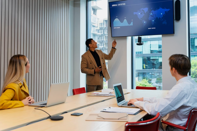 初尝人妻滑进去了莹莹视频