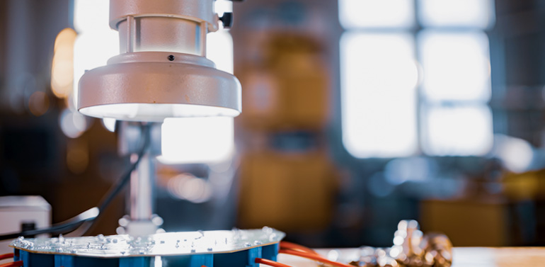 初尝人妻滑进去了莹莹视频