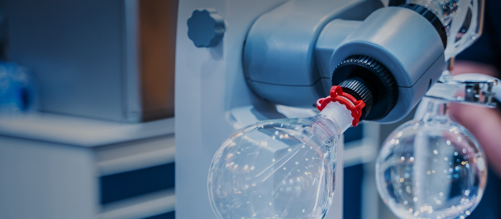 初尝人妻滑进去了莹莹视频