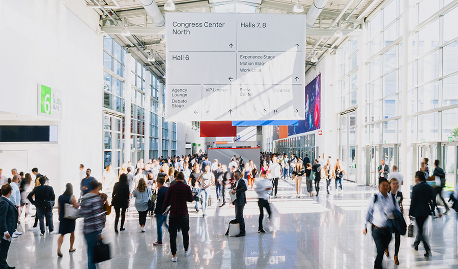 初尝人妻滑进去了莹莹视频