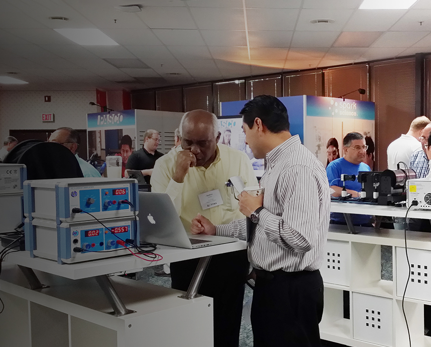 初尝人妻滑进去了莹莹视频