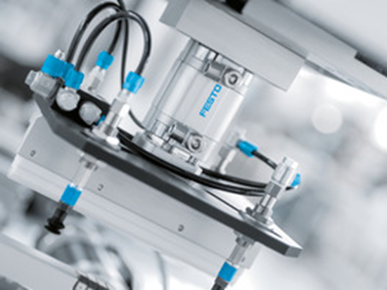 初尝人妻滑进去了莹莹视频