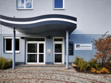 初尝人妻滑进去了莹莹视频