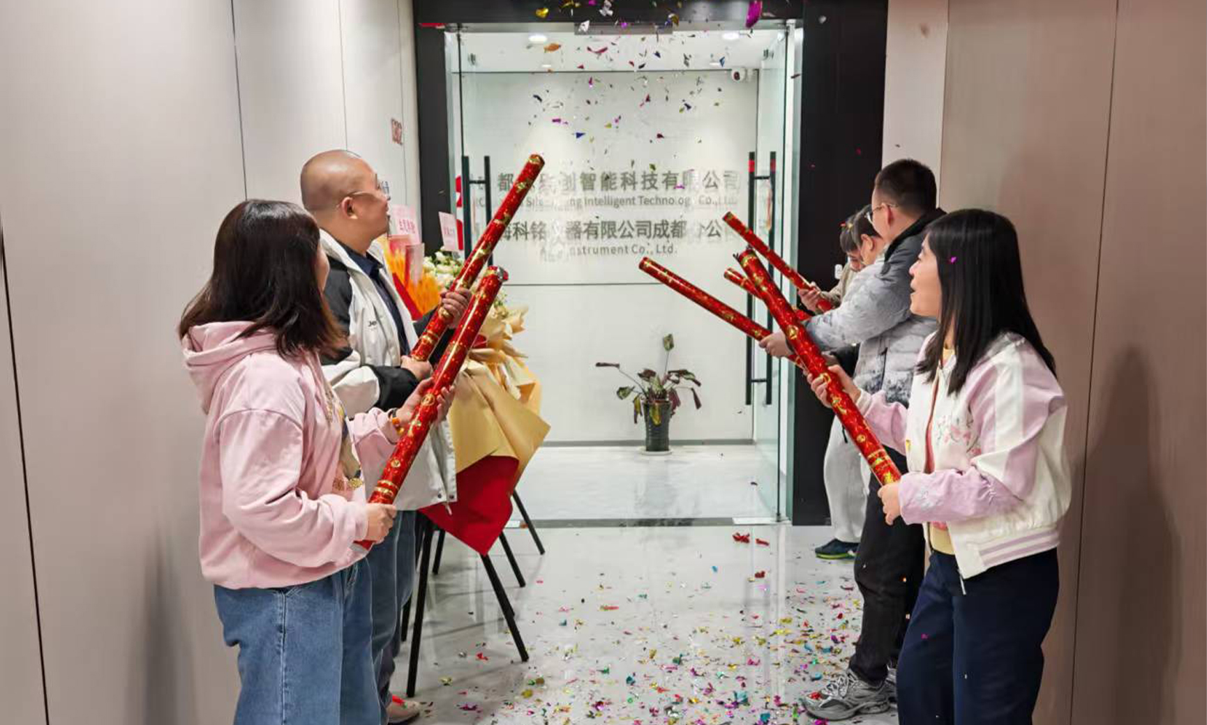 初尝人妻滑进去了莹莹视频